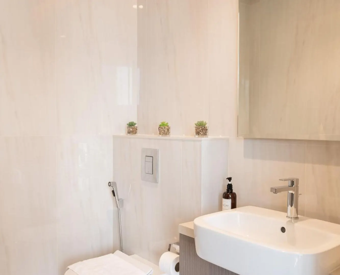 Brand New 1Br I Stay In Style I Canal & Burj Khalifa Views Dubai