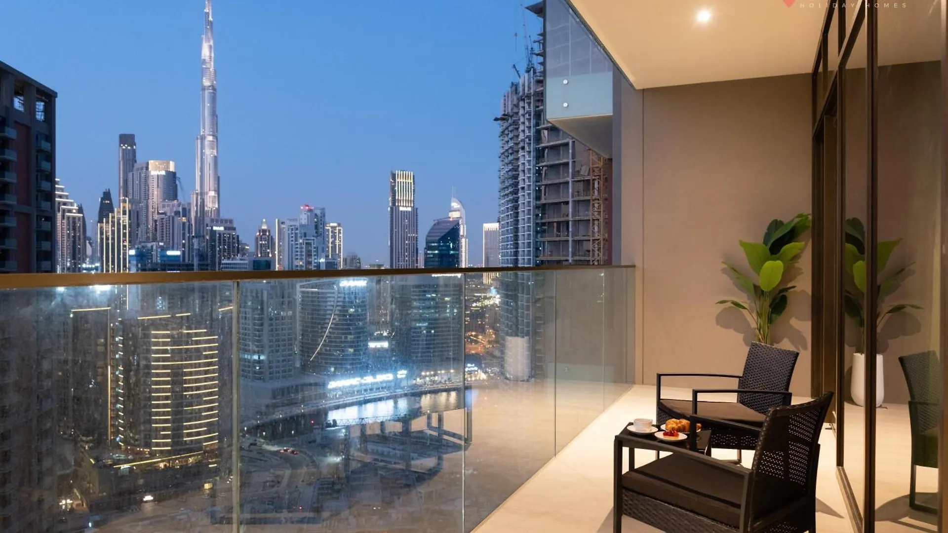 Apartamento Brand New 1Br I Stay In Style I Canal & Burj Khalifa Views Dubái